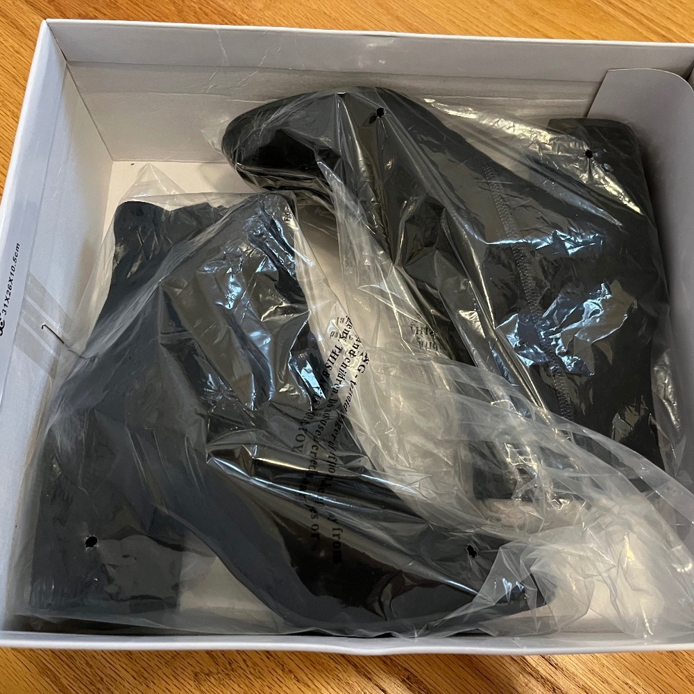 NEW Size 5.5 Steve Madden Irven Black Faux Suede booties in Original Box - Picture 2 of 7